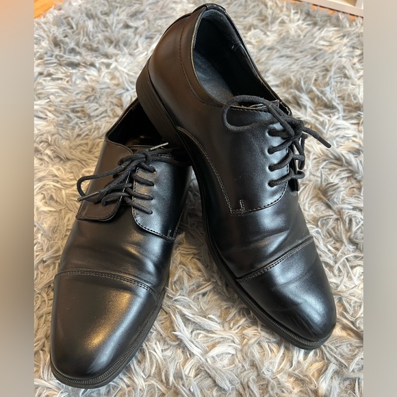 Van Heusen | Flex Memory Foam Black Mens Dress Shoe - Picture 1 of 8